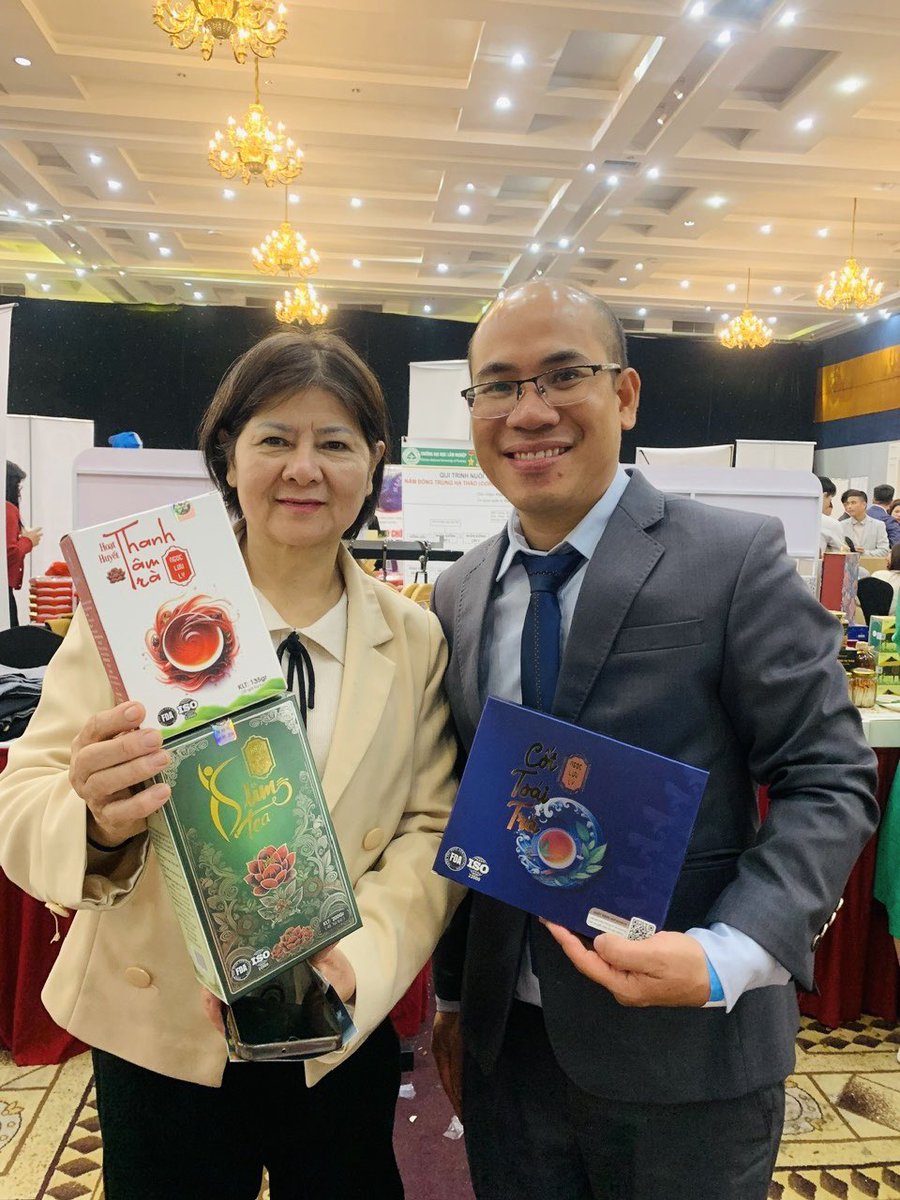 ngoc_luu_ly_913's tweet photo. Khởi động những ngày đầu năm của Ngọc Lưu Ly các vùng miền.
Sự kiện trưng bày sản phẩm, kết nối hợp tác phát triển doanh nghiệp BNI Miền Bắc.
Với hơn 200 gian hàng từ các Doanh Nghiệp.

                                NGỌC LƯU LY 
           SỨC KHOẺ & SẮC ĐẸP VIÊN MÃN
💡Chuyển giao quy trình chăm sóc sức khỏe & Sắc đẹp không xâm lấn trên khắp 63 tỉnh thành. 
💡Sản xuất phân phối Trà Dược Túi Lọc - Trà Hoa Đỏ Ngọc Lưu Ly, trong nước & nước ngoài.
🏡56 Trần Thị Nghỉ - P7 - Quận Gò Vấp - HCM
📲076.368.9135
📲0937.613.131 Ngọc Lưu Ly