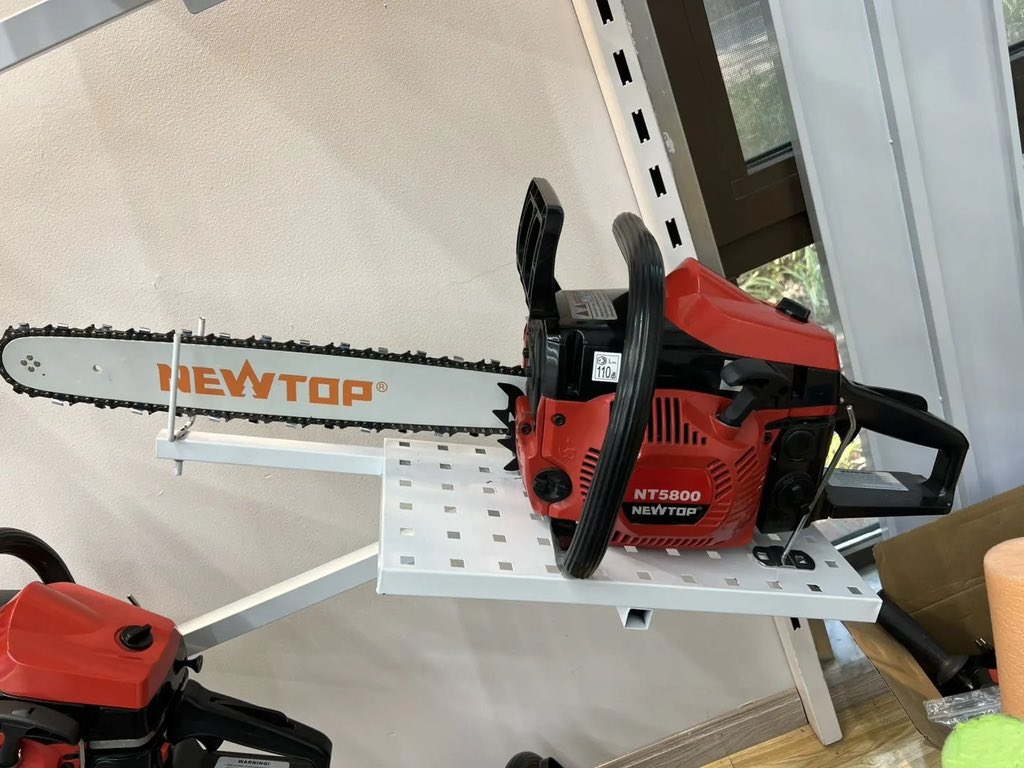 SamLi73798175's tweet image. Newtop 58cc popular black red color gasoline chainsaw with 16inch —24inch bar.#chainsaw #Newtop.