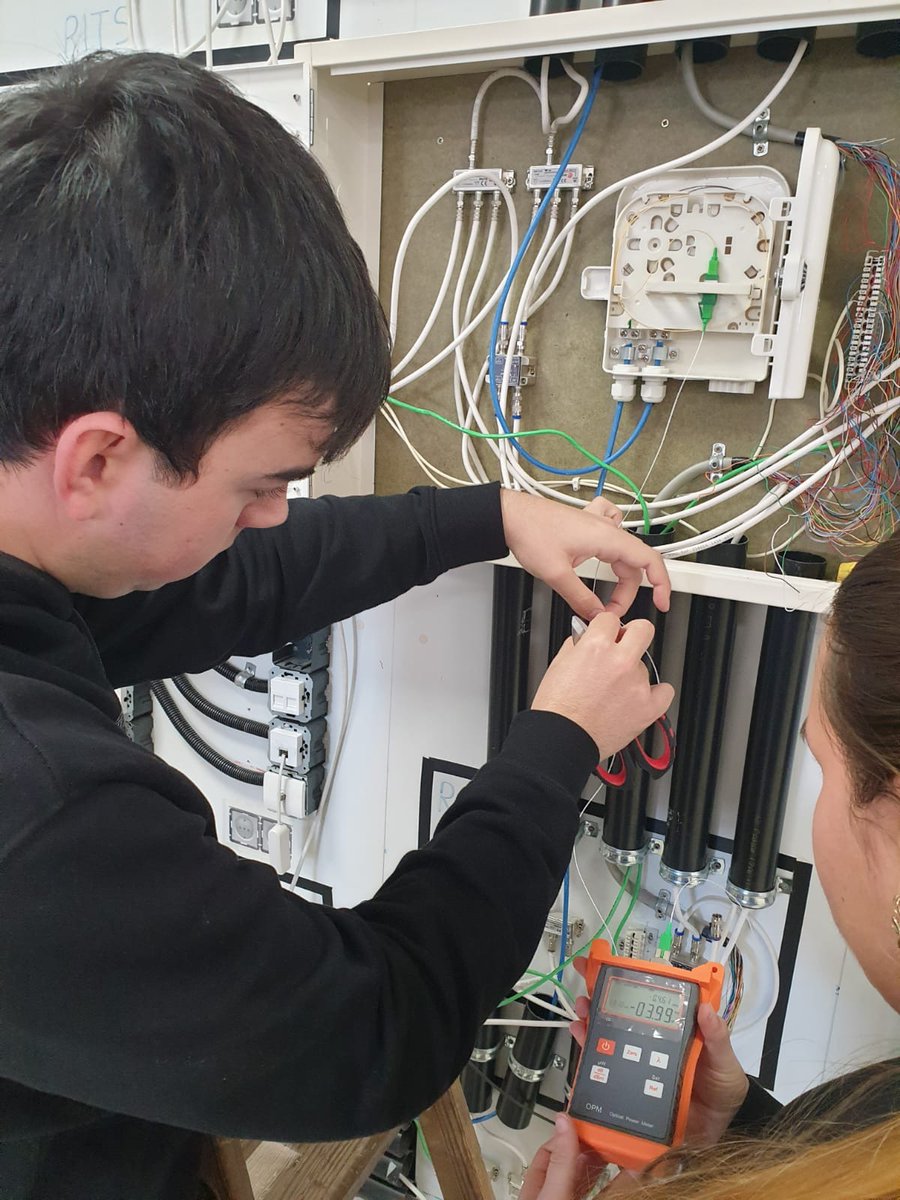 FPEmpresa tweet media