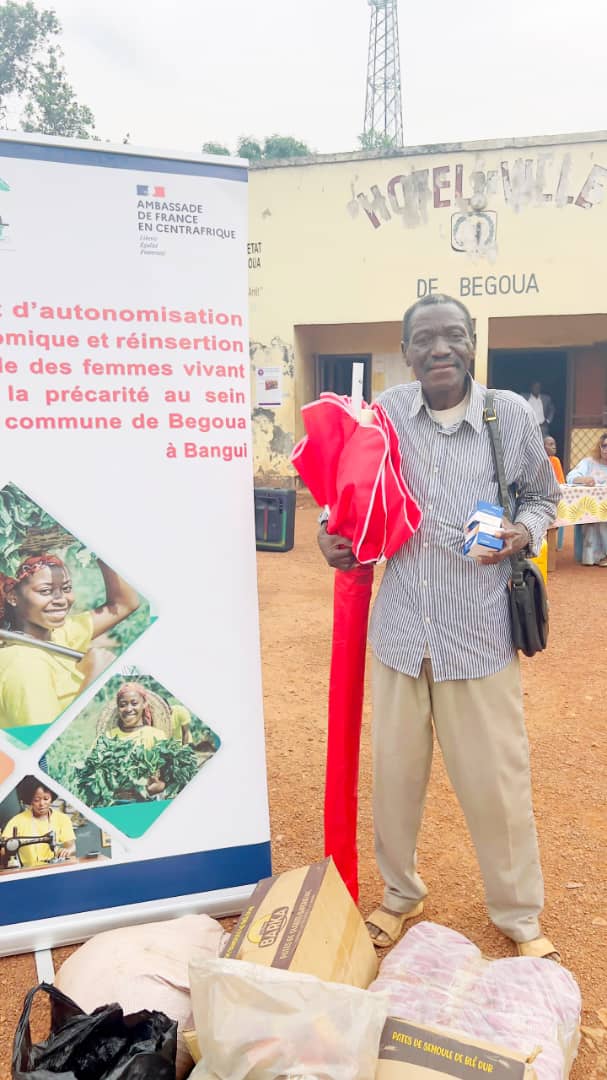 FranceBangui's tweet photo. ✨ Soutien aux femmes vulnérables de Bangui ! 💙

Grâce au programme FEF - PAAP, @WALT &amp; #Médecins_d_Afrique aident 70 femmes à s’autonomiser via AGR, épargne &amp; kits économiques. 💪👩🏾

#AutonomisationDesFemmes #Solidarité #Bangui #Inclusion https://t.co/J2UXrFechG