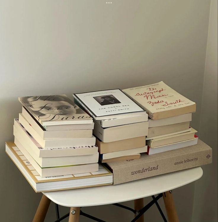 autumn girl tweet media