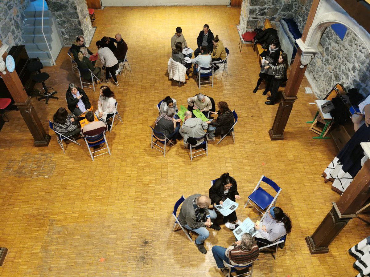 Hernaniko goizeko ikasleak Milagrosan elkartu dira Mintzodromoa egiteko. Gaur, euskara eta euria barra-barra!
<a href="/AEK_eus/">AEK-KORRIKA</a> #euskaraerosobizitzeko #hernanialdeaneuskaraz #hernanialdekoaek #euskaltegia