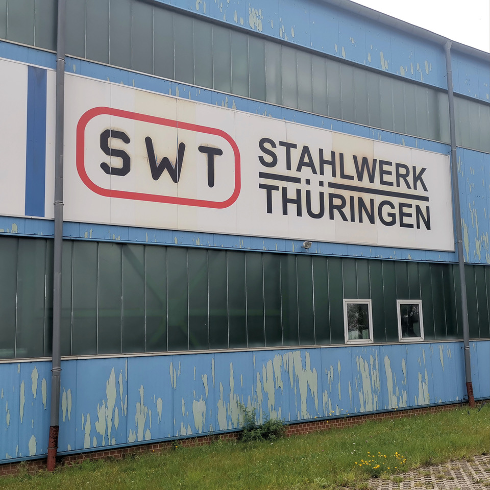 RohnstockBio's tweet photo. Letzte Station unserer DDR-Kunstreise: Die 100-jährige Gasmaschinenzentrale Unterwellenborn, ein Überbleibsel der Maxhütte. Von einst 7 Großgasmaschinen steht noch der Gasdynamo III – heute Kernstück einer Ausstellung in dem Industriedenkmal. Mehr hier: https://t.co/a1ojCJDxrY https://t.co/zkPLsXouPi