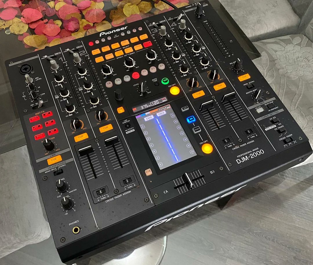 lol dunno why this popped into my head, but this mixer years ago would be the fkn worst lol. accidently touch that screen and stuff would be happening i dont even know