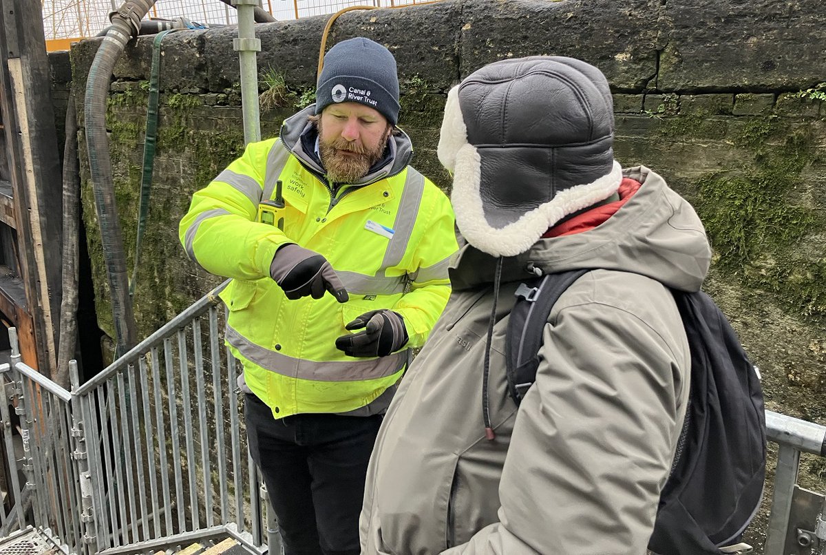 CRTWalesandSW's tweet image. We had a smashing day at our Open Day on Saturday. Lots of people descended into the drained brick chamber of Lock 40  Caen Hill Flight to meet the experts and discover how we conserve the 200-year-old structure; and take guided walks around the site. #KennetAndAvon #Devizes