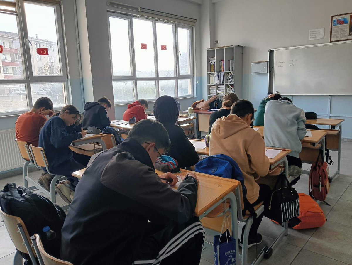 Liselere Geçiş Sistemi (LGS) kapsamındaki merkezî sınava hazırlık yapan öğrencilerimiz için açılan kurslardaki çalışmalarımız tüm hızıyla devam etmektedir.
<a href="/PursaklarMem/">Pursaklar İlçe Mem</a>