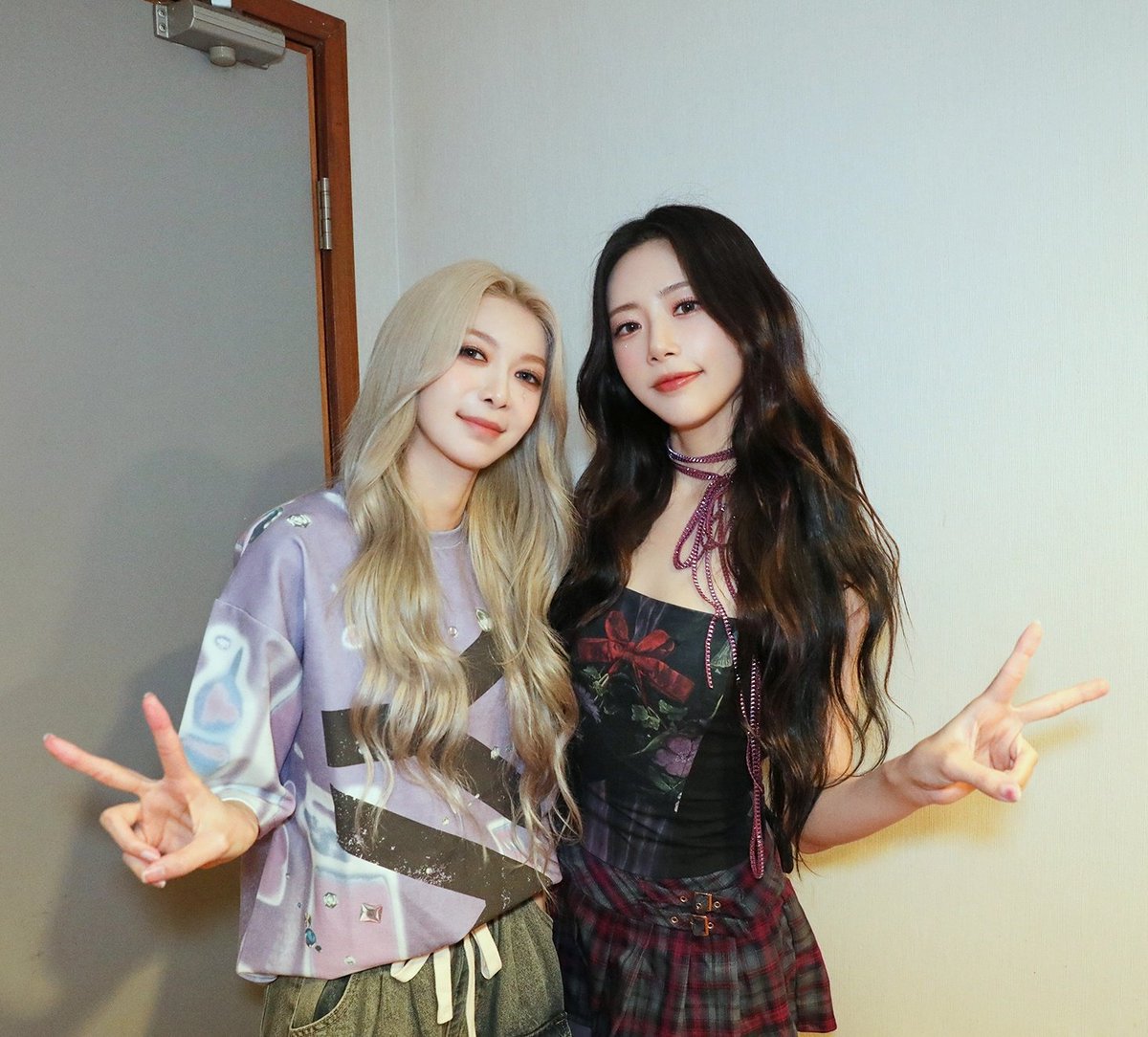 they switched hair colors 😁
