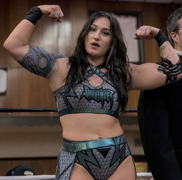 COMINGTOINVADE's tweet image. peek a boo