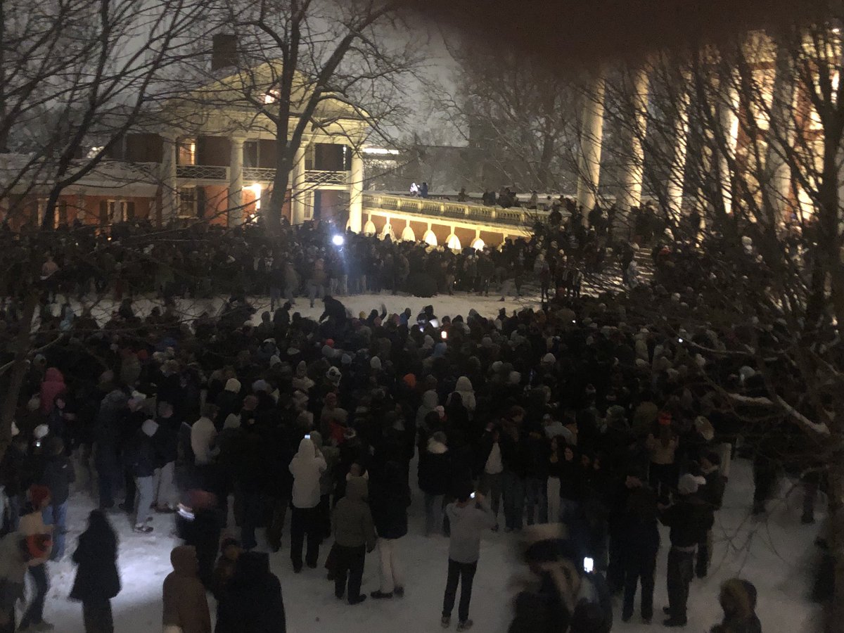 Largest snowball fight ⁦<a href="/UVA/">UVA</a>⁩ I’ve ever seen—at least 3,000 on Lawn. Insane. Midnight mayhem brought to you by ⁦<a href="/barstoolsports/">Barstool Sports</a>⁩