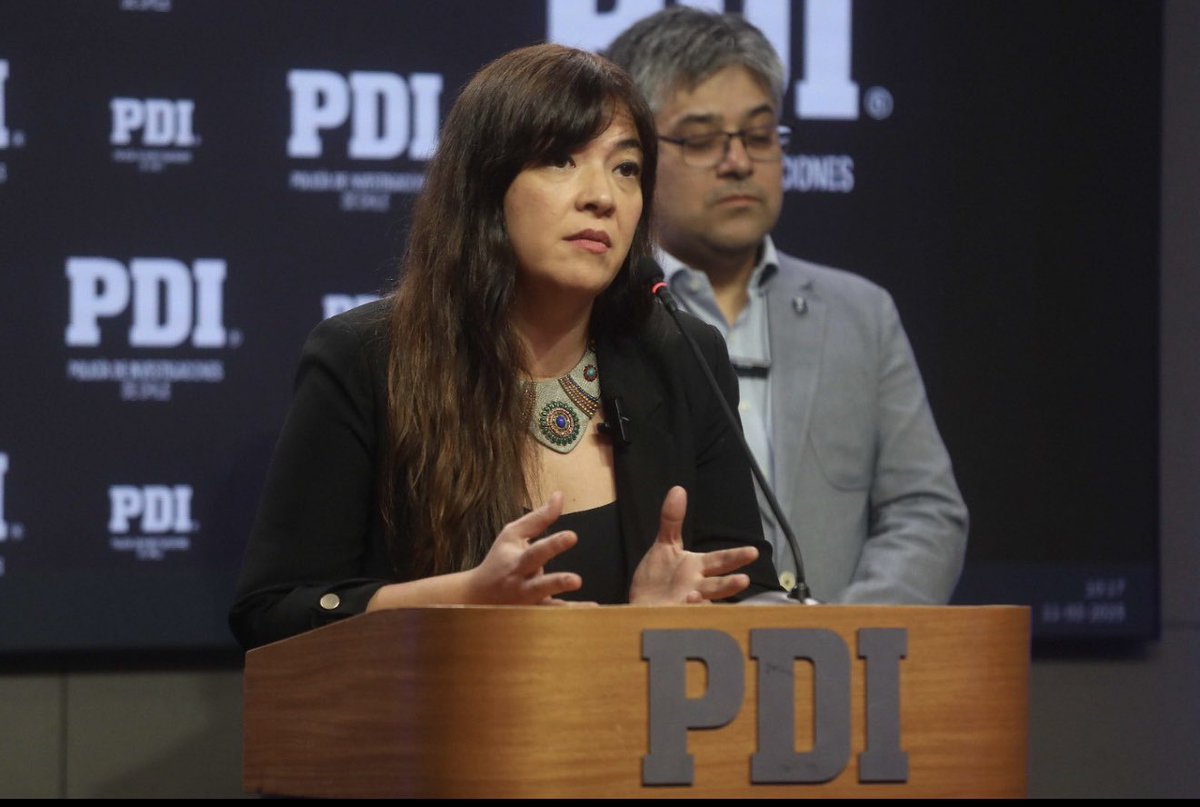 Rastrocom's tweet image. Capturan 102 kilos de metanfetamina que venía desde México.

Una banda de 4 personas intentó ingresar la peligrosa droga en una máquina de carga.

Actuó la PDI con la Brigada contra el Crimen Organizado, la Fiscalía RM Occidente y Aduanas.-