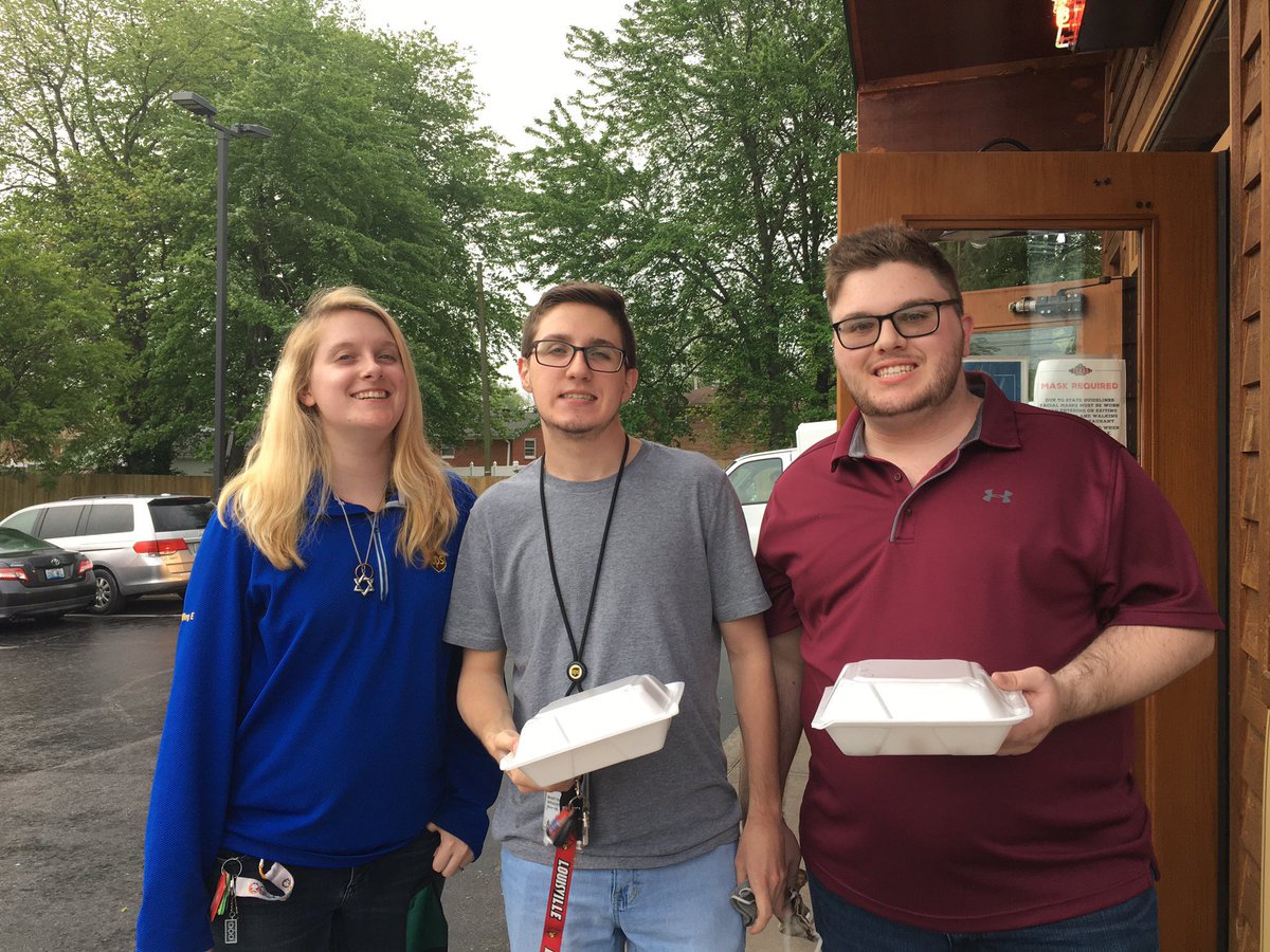 ChristianM_28's tweet image. Today is our birthday! The Martin triplets are 26 years old! 🎂 🎂 🎂 #Triplets

I hope you have a good time celebrating in Virginia @WhoDatGirlAri. 🥳