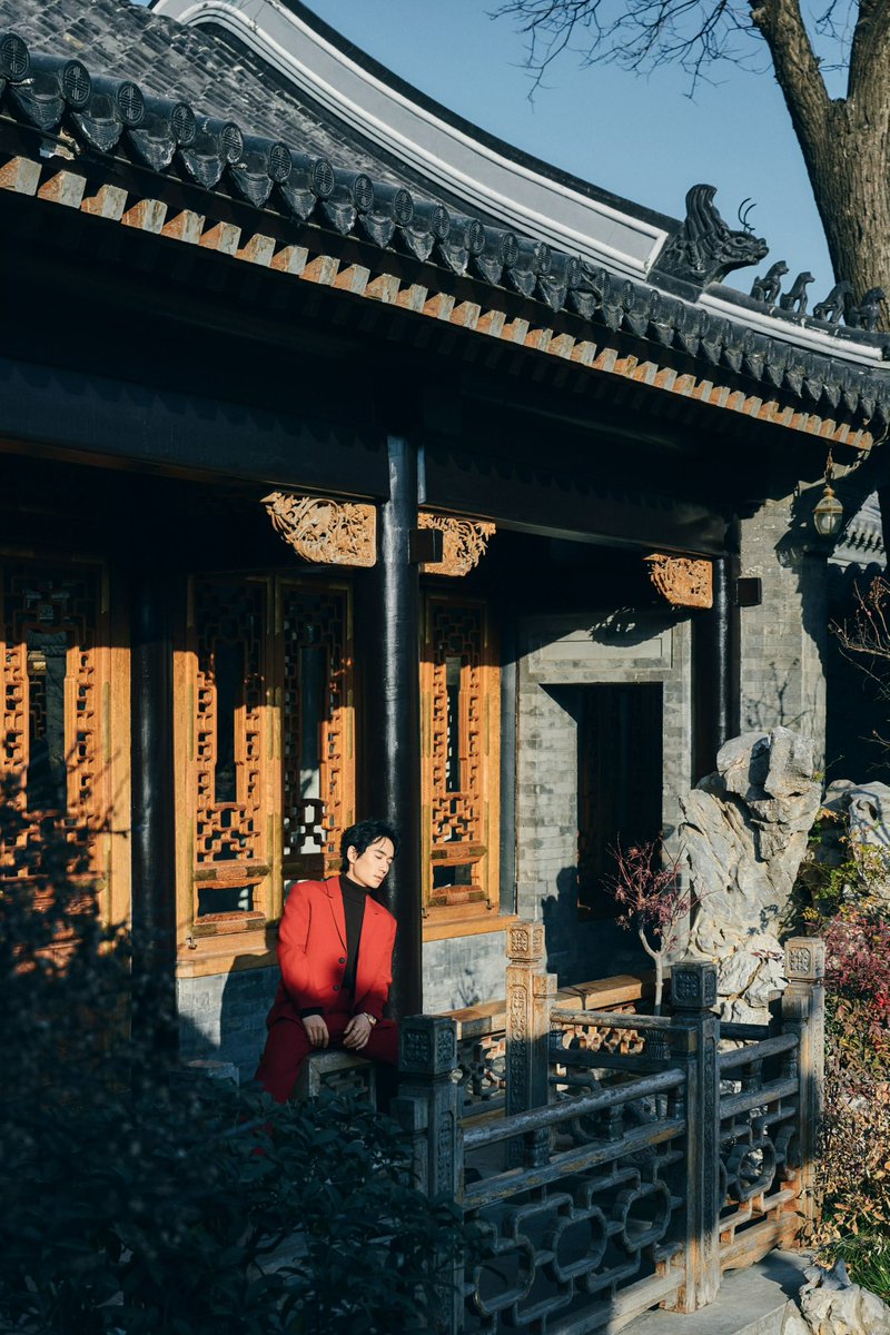 wenella_subs's tweet photo. /1 Feb 12 Zhu Yilong Studio: “Light and shadow cascade, an ancient charm lingers in the air. The moon is full, hearts are united, the world is blessed. Zhu Yilong wishes everyone a joyous Lantern Festival, filled with happiness and well-being.”

#ZhuYilong #朱一龍 #朱一龙 https://t.co/CJuWzBEJVK