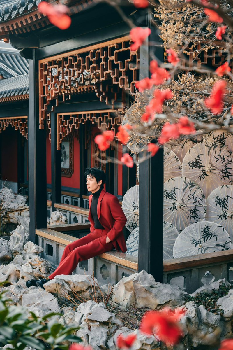 wenella_subs's tweet photo. /1 Feb 12 Zhu Yilong Studio: “Light and shadow cascade, an ancient charm lingers in the air. The moon is full, hearts are united, the world is blessed. Zhu Yilong wishes everyone a joyous Lantern Festival, filled with happiness and well-being.”

#ZhuYilong #朱一龍 #朱一龙 https://t.co/CJuWzBEJVK