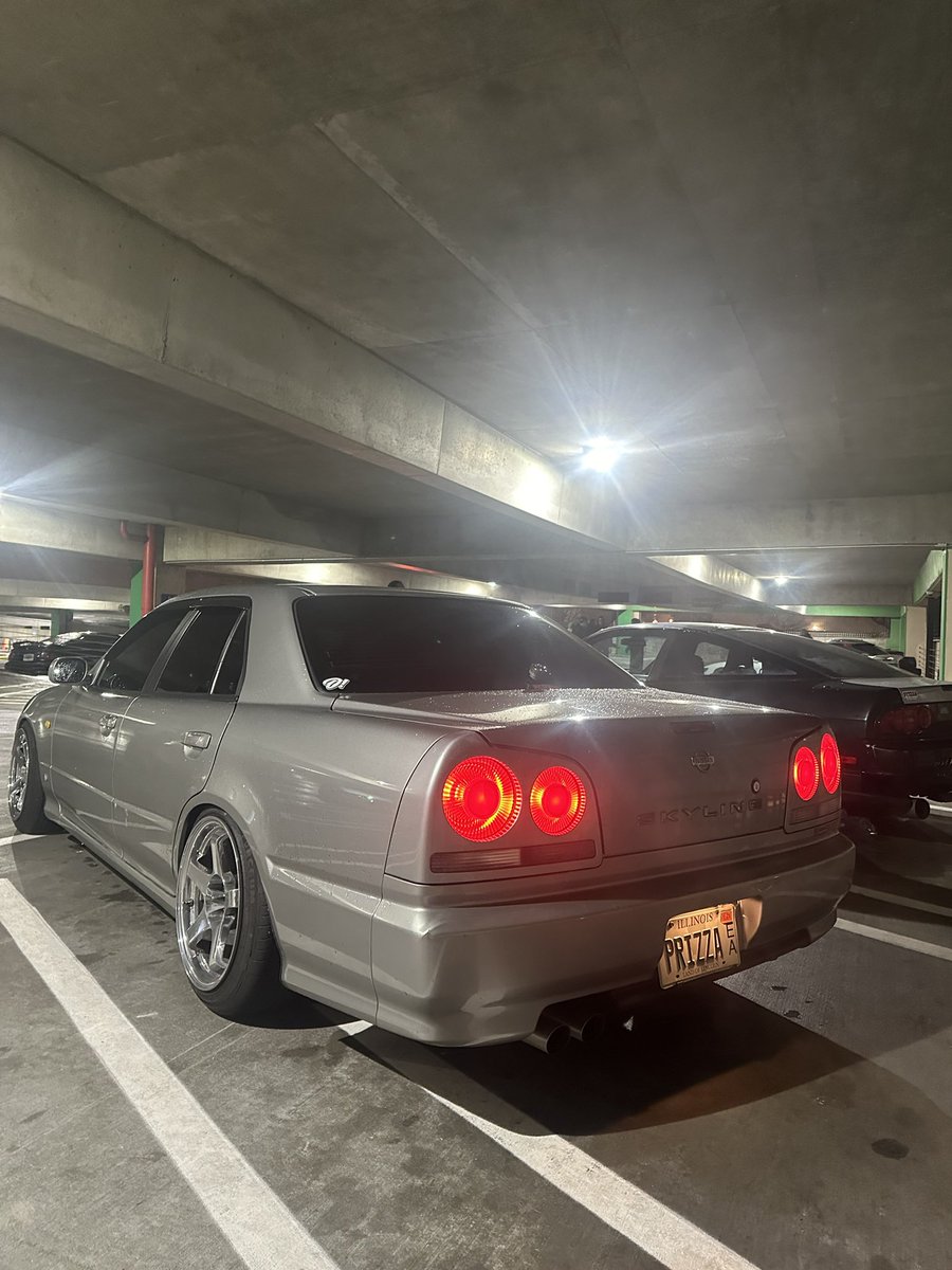 meowmasterZ32's tweet image. Pizzza mike a chill guy