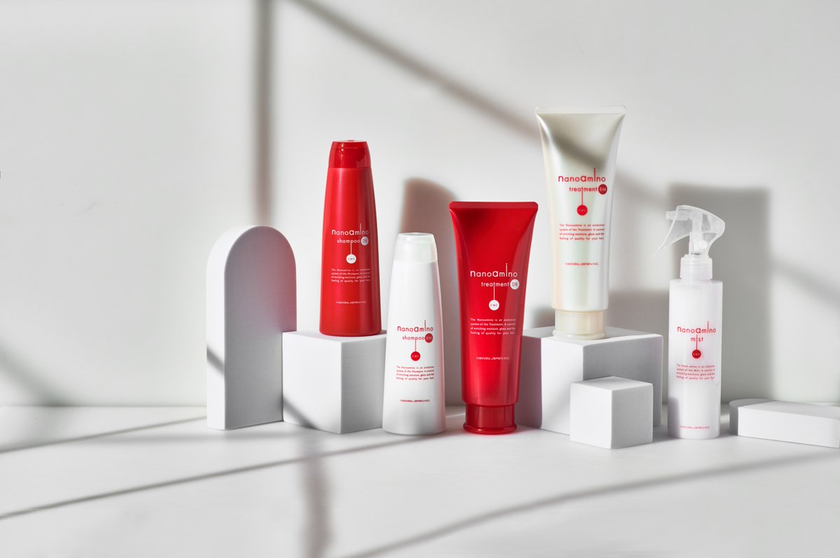 ナノ化したアミノ酸系エモリエント成分が髪内部に素早く浸透し、水分や脂質の保持力を向上させて髪を芯から整え、さらりとまとまる美髪に✨ 特にナノアミノ ミストはサラッと重たくならないのにしっとり落ち着く、とクセ毛やダメージで広がる髪の方からも大好評です！　#ナノアミノ #美髪 #NANOAMINO