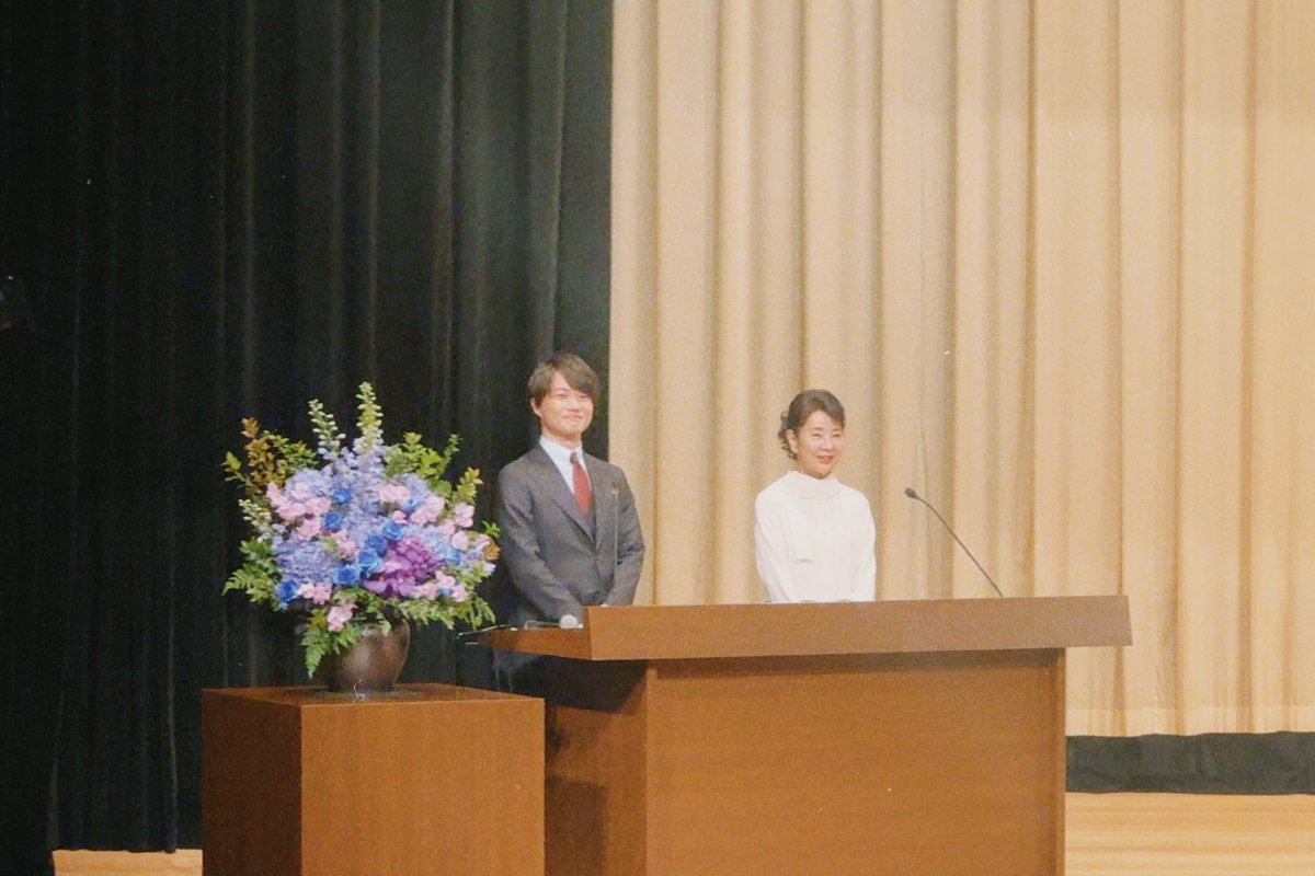 kamiki_official's tweet image. 昨年の主演男優賞をいただいたご縁があり、本日【第67回ブルーリボン賞授賞式】の司会を務めさせていただきました。

受賞された皆様•受賞作品関係者の皆様、おめでとうございました✨

そして、今回一緒に司会をさせていただいた吉永小百合さん、大変大変お世話になりました！

#ブルーリボン賞…