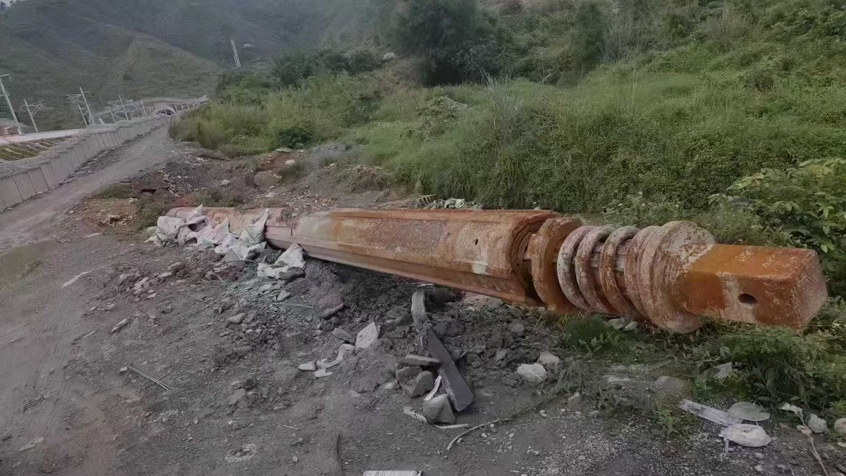 deng_op4609's tweet image. 2012 Year Sany Drilling Rig Machinery in Stock, working 16000 H, price only 28000 USD, China EXW.
More info:en.dindang168.com/g/91084
#pilingmachine #rotarydrilling #Sany #2012.