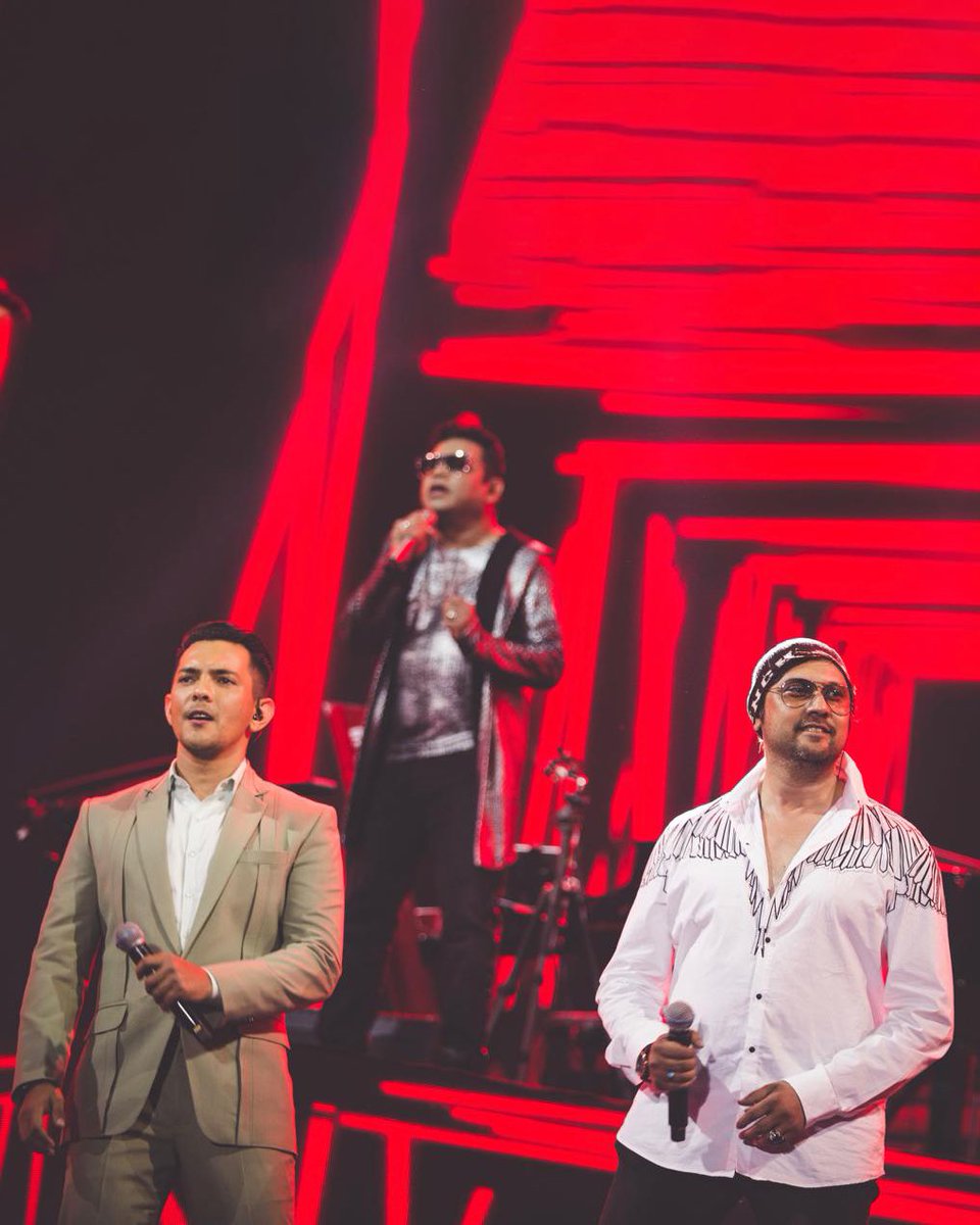 dilshaadshaikh's tweet photo. Melodies, Memories, and Magic—sharing the stage with A.R. Rahman Sir &amp; Aditya Narayan. 

#arrahman #adityanarayan #livemusicvibes #stagelegends #musicaljourney #dilshaadshabbirshaikh 

[Live Concert, Musical Legends, Iconic Performance, A.R. Rahman, Aditya Narayan.] https://t.co/KFIGL771CZ