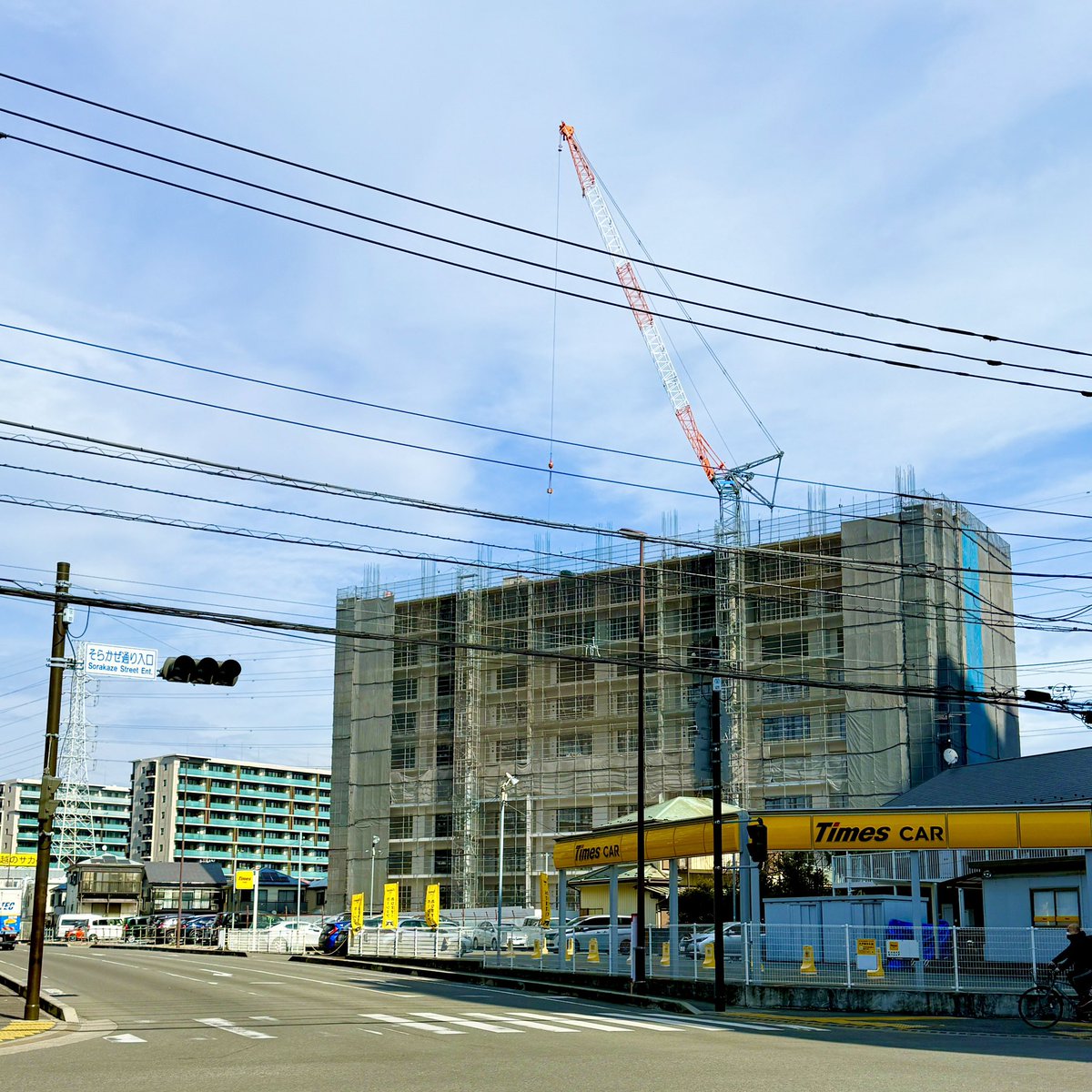 そらかぜ通り入口
海老名市役所側の開発もこれからどんどん進みそうですが、西口周辺もまだまだ建設ラッシュですね。
#海老名 #ららぽーと海老名