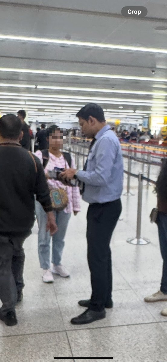 ajith10010's tweet photo. PNR : ATIR4F
Date: 11/02/2025
Time: 7.50Pm Departure time

This is the guy who took our passport 
His Number: +91 7460001407
(3/3) https://t.co/B3fGY0CW3p