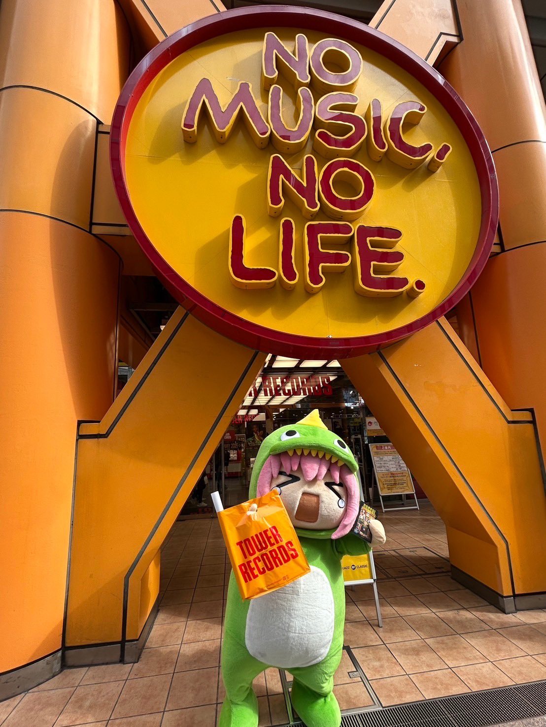 ぼっち・ざ・ろっく！×TOWER RECORDS コラボポスター Amazon.co.jp