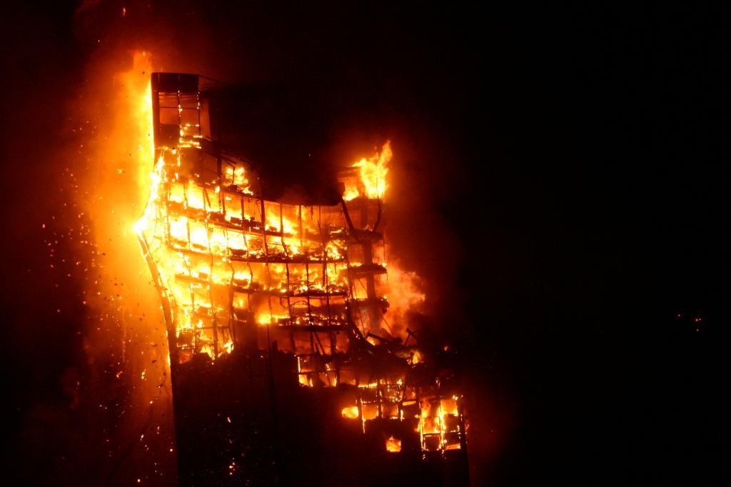 Buenos días. 
Tal día como hoy, fallece un médico tras salvar a media humanidad, nace un madrileño fuera de Madrid y la noche de la ciudad se iluminó por el fuego hace 20 años.
Entra y te cuento estos y otros eventos de este 12 de febrero.
demadridalanube.com/2018/02/efemer…
