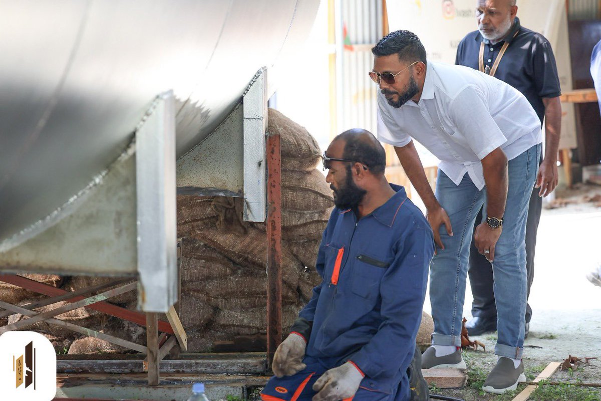 RACL Managing Director <a href="/ahmedmubean/">Ahmed Mubeen</a> visited Kadhdhoo Airport overseeing KDO's powerhouse fuel project and maintenance, ensuring smooth operation and reliable performance.

#airportsmv #racl #aviationmv #kadhdhoo #KDO #fyp #foryoupage