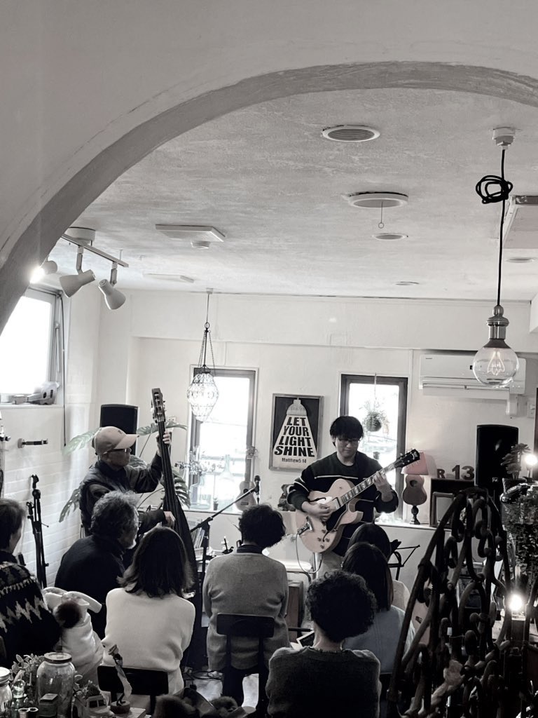 Ukulele_Cafe202's tweet photo. 本日もご来場ありがとうございました!
次回のISA Solo live & lunchは 3/12(水)となります❤︎ よろしくお願いします❤︎
#Cafe202
#202musicroom
#ISA
#guitar
#Jazzguitar
#fingerpicking
#ランチライブ
#lunchlive https://t.co/g1dDq0yOMH