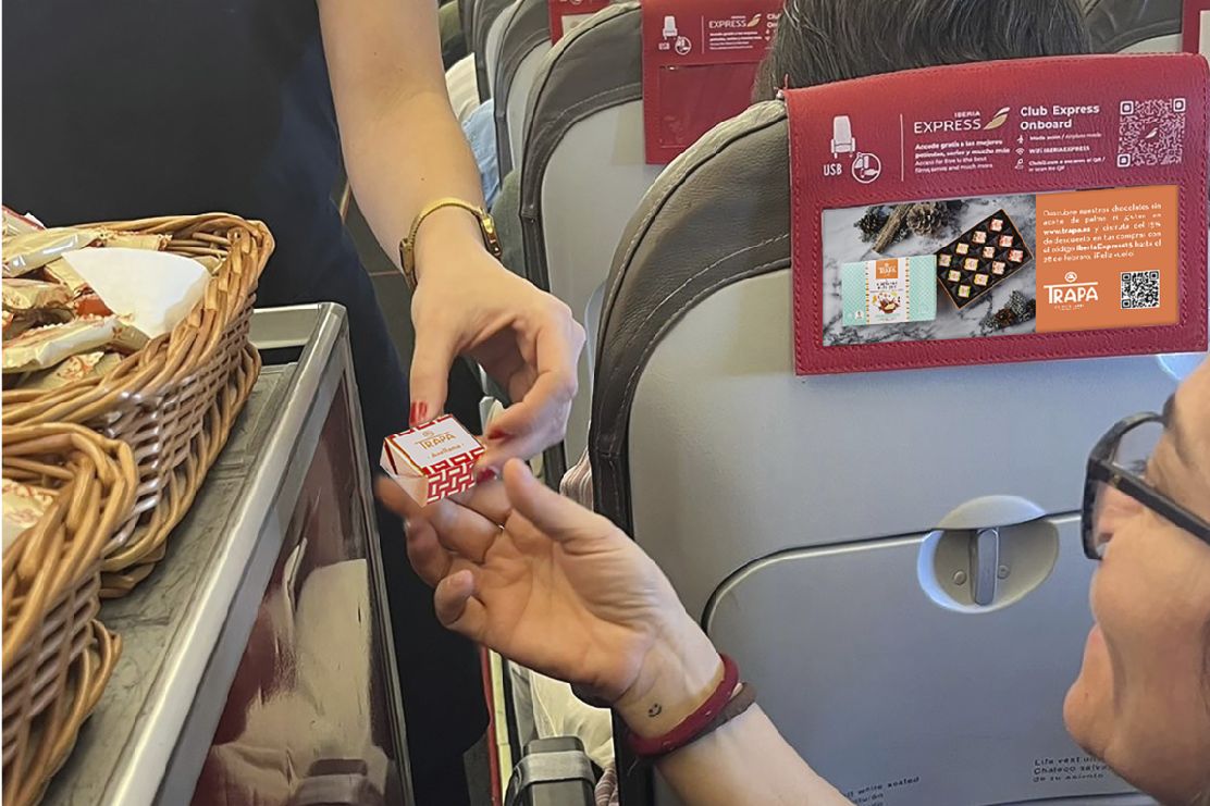 cyleconomica's tweet image. .@chocolatestrapa ‘endulza’ los #vuelos de @iberiaexpress ow.ly/1WAL50UXPSI #empresas #bombones #SanValentín