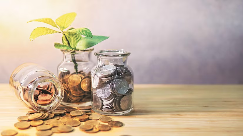 #YourMoney | Fiscal consolidation and a dovish turn in #monetarypolicy set the stage for shifts in debt #mutualfunds. Long-duration funds stand to gain if rate cuts continue, while low-duration and dynamic bond strategies offer resilience amid evolving yield curves and global