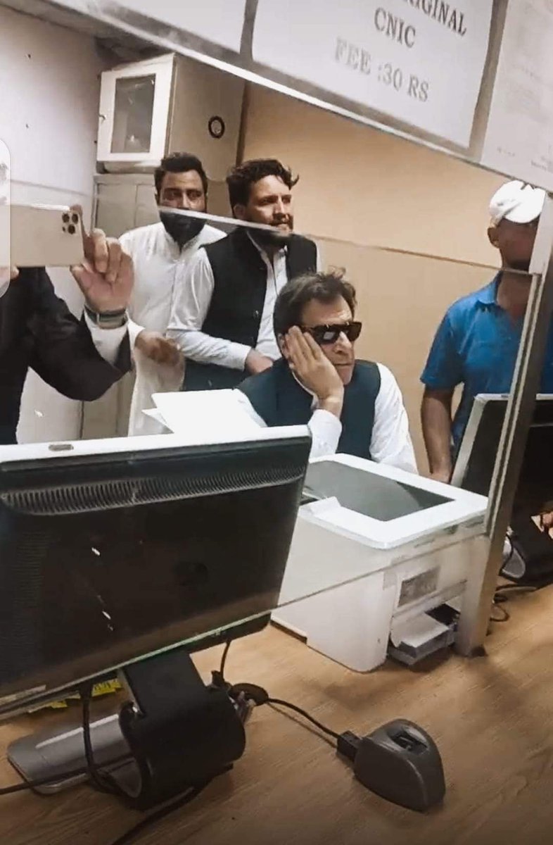 سلطان نور الدین زنگی کوئی ولی اللہ نہیں تھا۔ وہ بس شام کا بادشاہ تھا۔ خواب میں بشارت ہوئی۔ حضور صلی اللہ علیہ والہ وسلم کا حکم ملا کہ مدینے میں یہ دو لوگ ہیں مجھے ان کے شر سے بچاؤ۔ ایک دفعہ نظر انداز کردیا کہ شاید وہم ہوگا تو اگلی رات سرزنش ہوئی۔

مدینہ پہنچ کر تحقیق کی تو پتہ