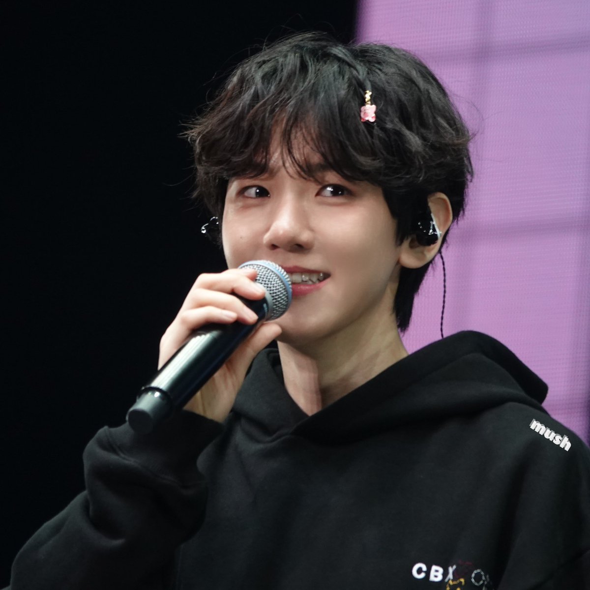 Seasonsflow4's tweet photo. 250209 CBX JAPAN FANMEET
 #백현 #BAEKHYUN #ベッキョン
@B_hundred_Hyun 
아기야～🍓 https://t.co/EUqTzFbNQm