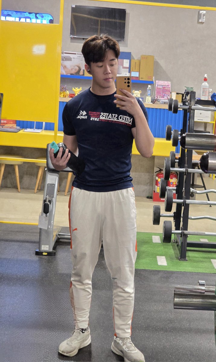 好想把胸肌練大