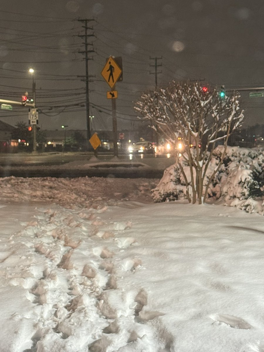 Live in Elkridge this morning where we’ve received about 4 inches of snow overnight. Still dealing with some very light snow this morning. ❄️

Salt trucks and plows have been out hard at work clearing the main roads for drivers. For the most part, it’s clear!

<a href="/wjz/">WJZ | CBS Baltimore</a>