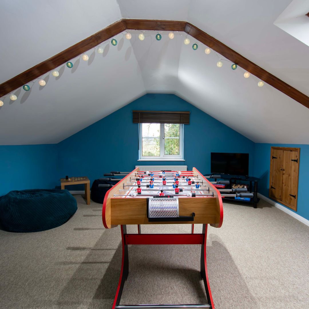 Tucked away at the end of a peaceful country path, expect serious relaxation at Drift Cottage. The cosy cottage features comfy living spaces, four beautiful bedrooms and a fun-filled games room. And with all the countryside on your doorstep, your dog is also invited #staycurious