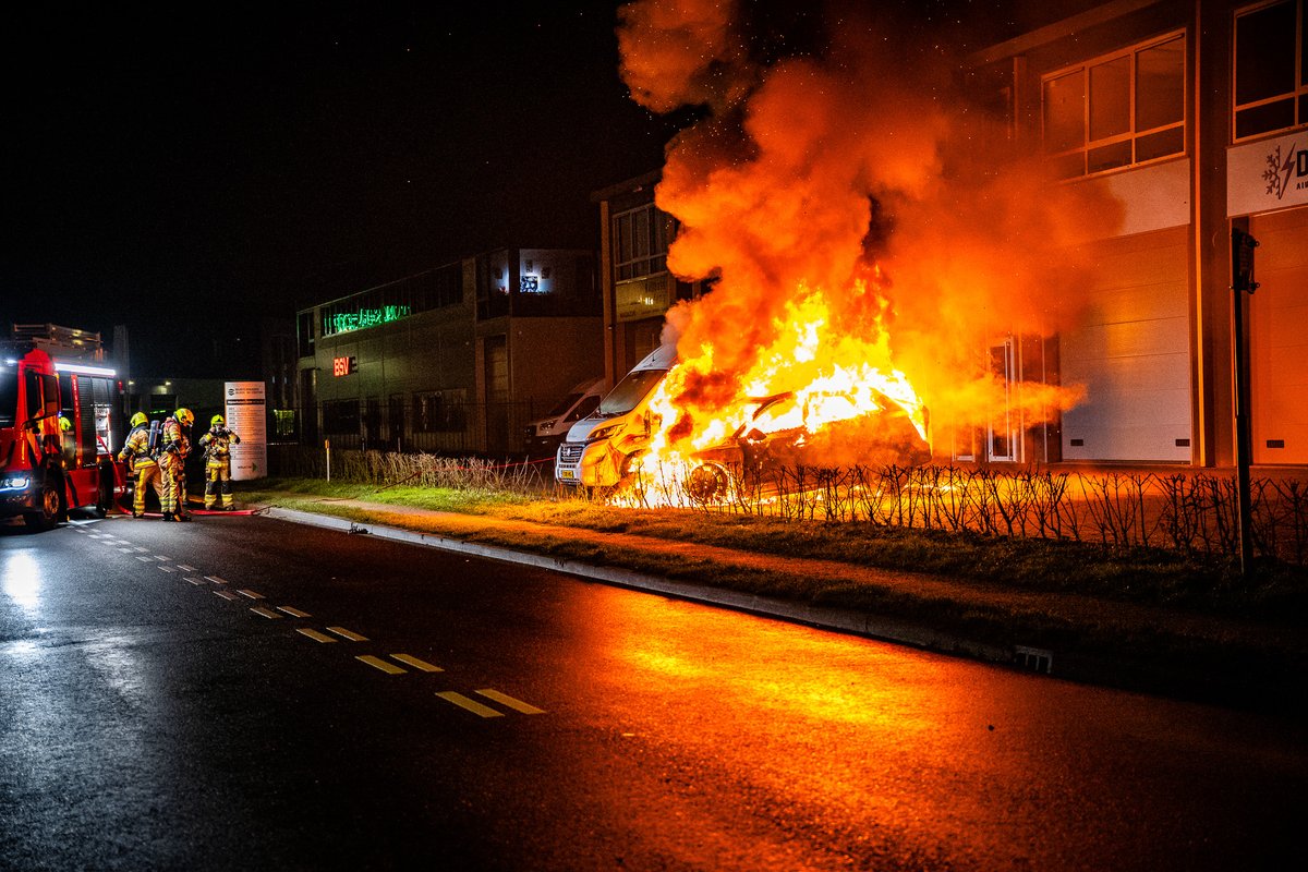 Audi uitgebrand op bedrijventerrein