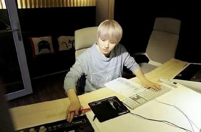 haniy_oon's tweet image. AGAIN !
no woozi, no seventeen. let’s make that f#%king clear. 

PROTECT YOUR ARTIST
#우지 
#PLEDIS_PROTECT_WOOZI 
#HYBE_PROTECT_WOOZI
#PLYBE_PROTECT_WOOZI