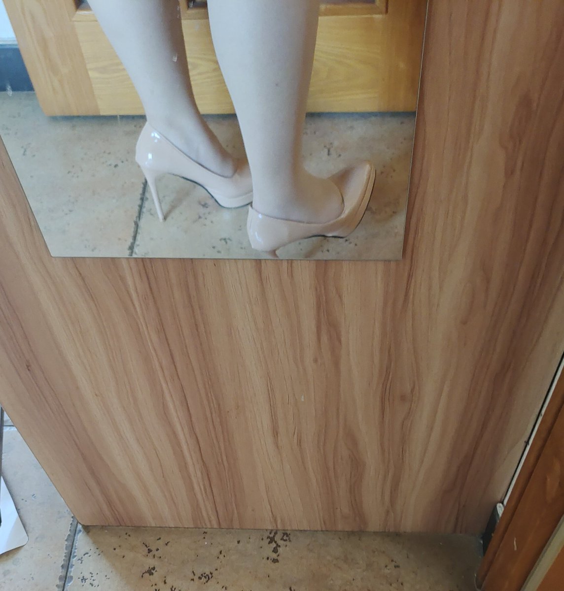 ye_99_'s tweet photo. 踩着更疼了 #bbw #女S https://t.co/oHEFlx4TXT