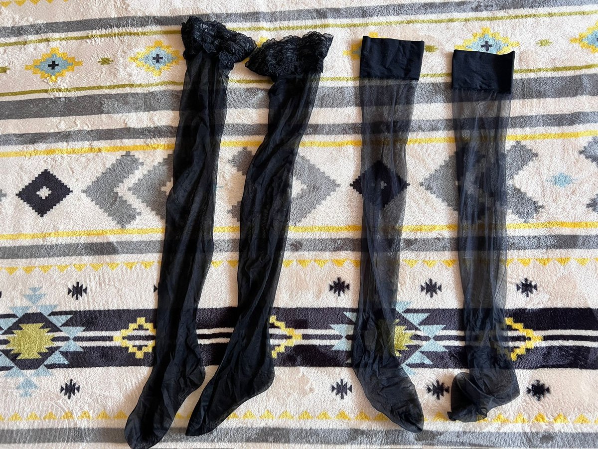 厦门同好赠送的两双黑丝，群内已有老哥享用。不得不说两双黑丝都是极品，脚部都已经穿出脚形了。 https://t.co/F9fRC13aCL