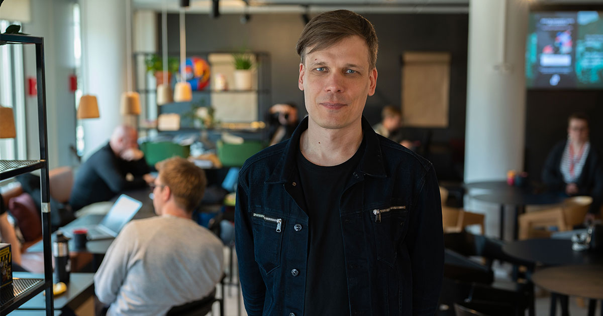 Endast hälften av svenskarna följer AI-riktlinjerna på jobbet.

Vår nya #GenAI-undersökning visar att endast 53 % av dem som använder generativ AI i arbetet alltid följer sin arbetsgivares riktlinjer. 

Läs mer om undersökningen här: brnw.ch/21wQDnk

#GenerativeAI