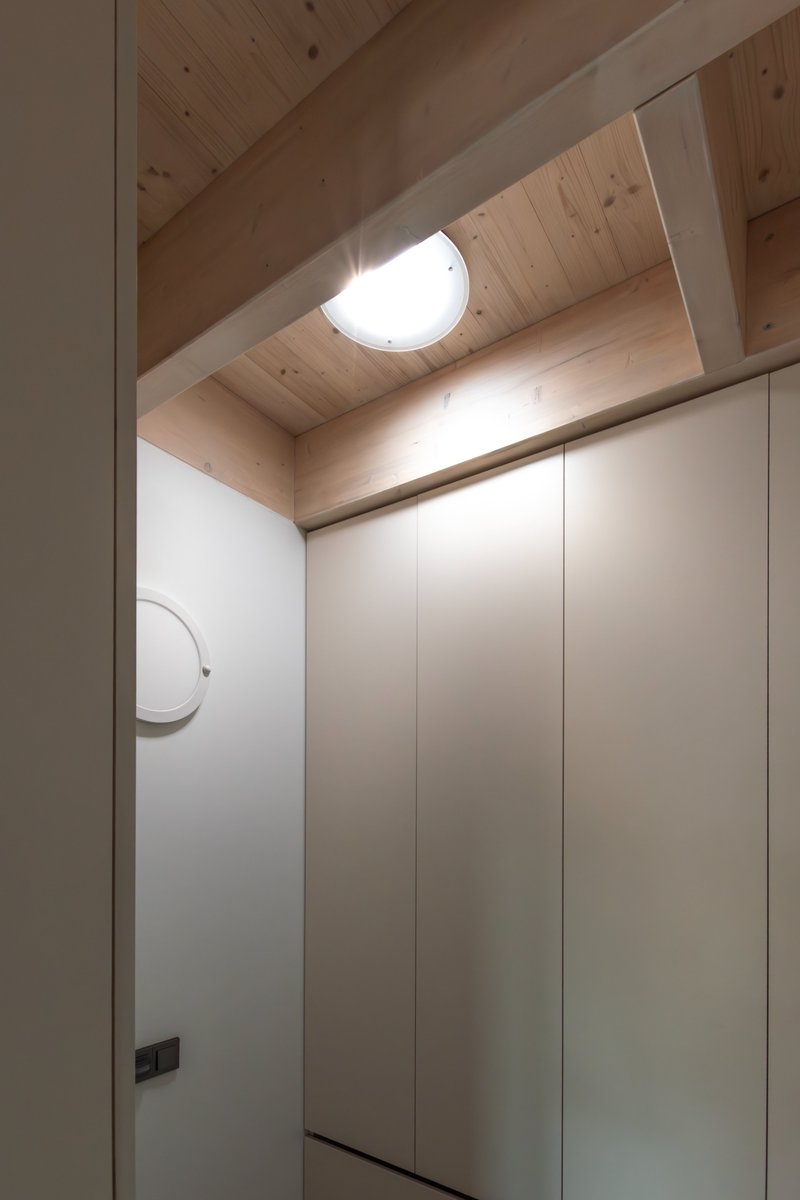 ceskestavby's tweet image. Mrkněte na rezidenční chodbu se světlovodem 160DS - 250mm BrightenUp® od Solatube Czech.
facebook.com/75857335939508…
#svetliky #svetlovody #solatube