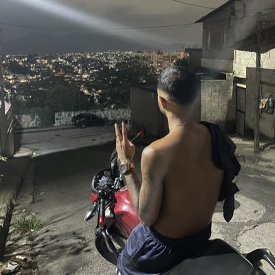 YrTLL_'s tweet photo. #NovaFotoDePerfil https://t.co/cT9IwSXv8R