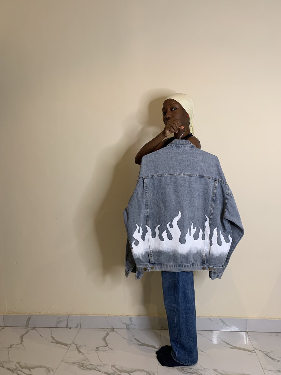 Midepella_'s tweet image. You don’t like denim jackets keh? 
Let me paint on them for you first! 😌🖌