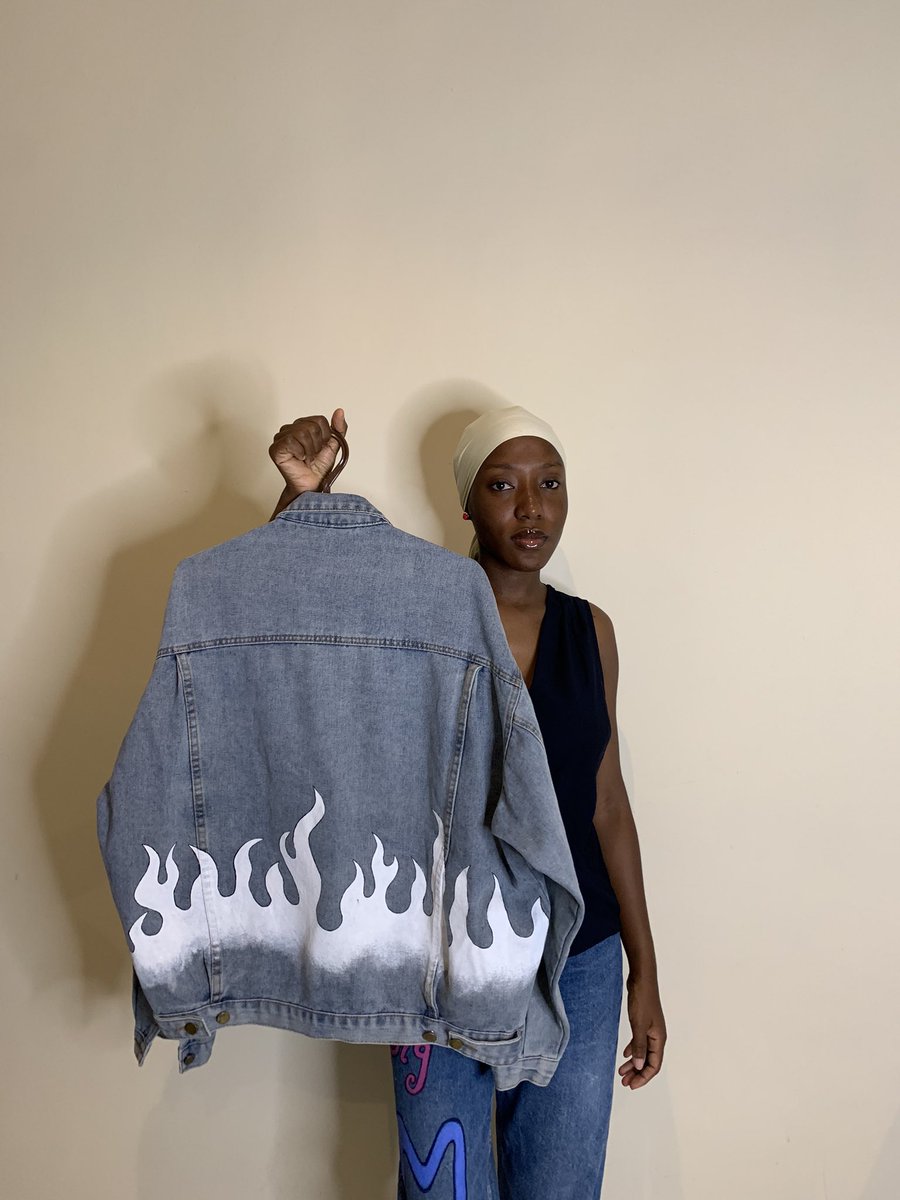 Midepella_'s tweet image. You don’t like denim jackets keh? 
Let me paint on them for you first! 😌🖌