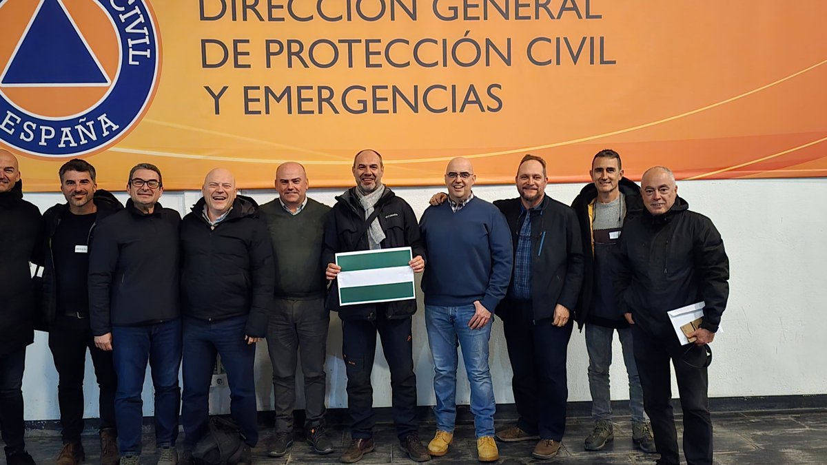 Plan_INFOCA's tweet photo. AYER | Esta es la representación de EMA INFOCA en la reunión anual del Forest Fires Assessment and Advisory Team (FAST) 🇪🇺, cuya misión es prestar apoyo a países que sufren graves #IIFF.

☑️ Conocimiento y solvencia técnica allí donde se necesitan. 

#BuenosDías 
#SomosInfoca https://t.co/lgZmFfGyt4