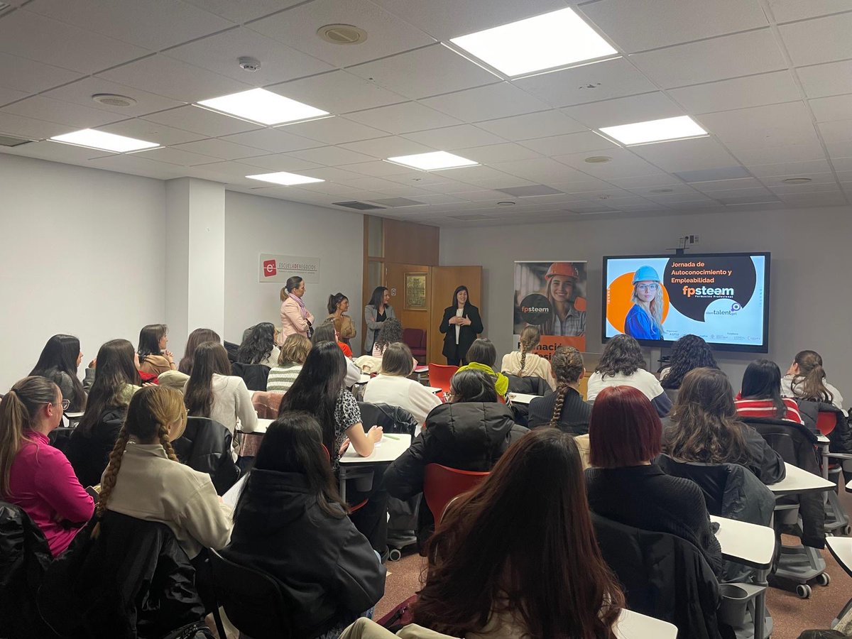 Más de 50 alumnas de FP han conectado con empresas como Collosa, ICON, Divisa IT, Industrias Maxi y Madison en la Jornada de Empleabilidad FP STEAM, organizada por CaixaBank Dualiza, Fundación Empresa Familiar de CyL y Fundación ASTI, con apoyo de <a href="/jcyl/">Junta de Castilla y León</a> y L’Oréal Burgos Plant.