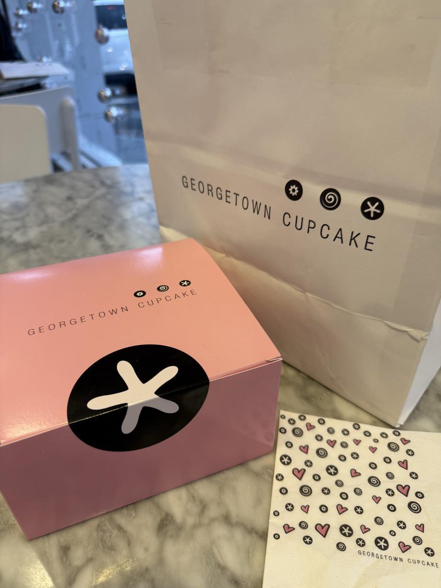 meng_osa's tweet photo. Georgetown Cupcake https://t.co/RFhW14or7g