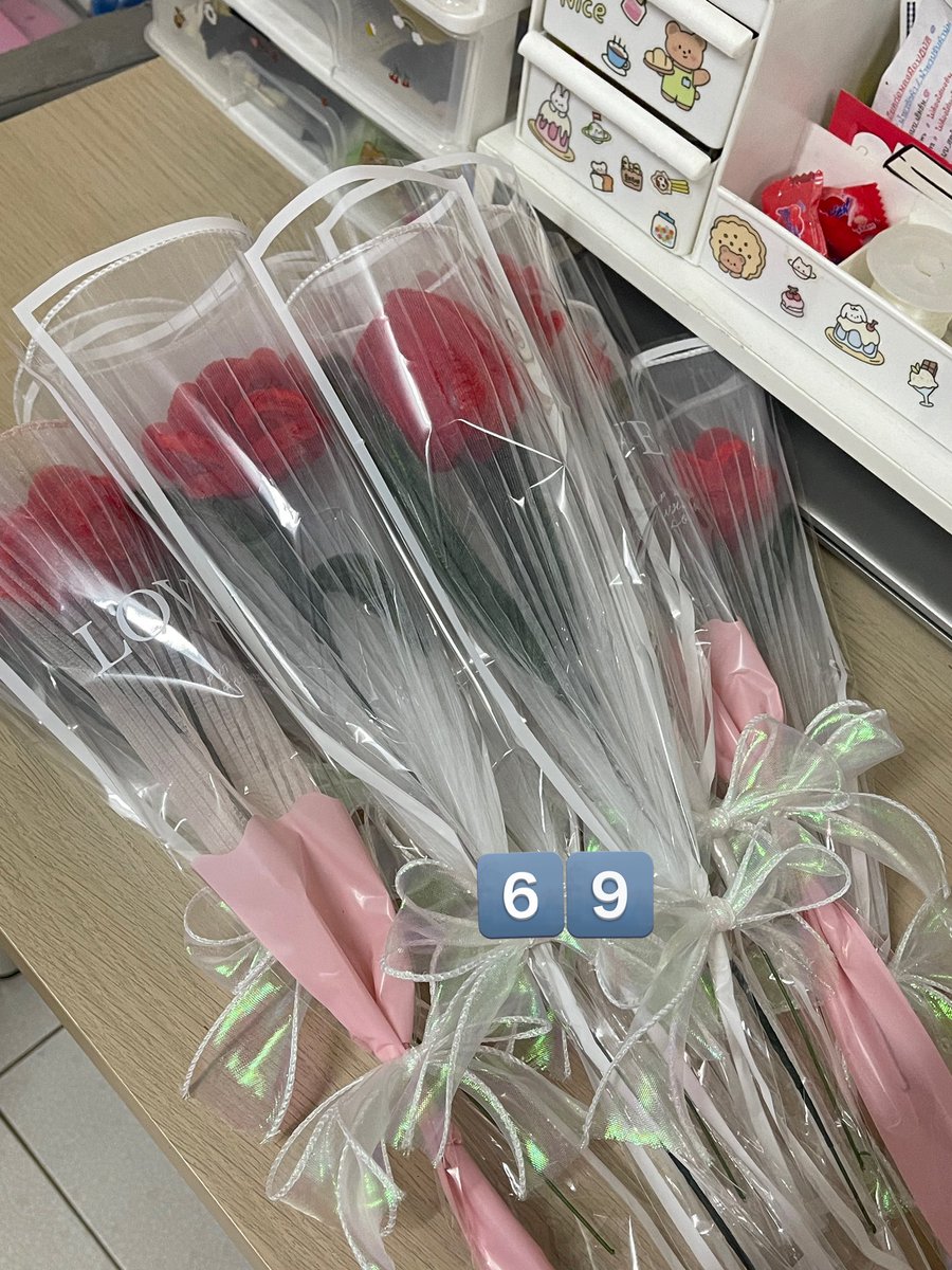 fluffyxmmi's tweet photo. 🌷ดอกไม้กำมะหยี่ ดอกละ 69 บาท🌷

👑พวงกุญแจดอกกำมะหยี่ อันละ 15 บาท👑

🔅พวงมาลัยริบบิ้น พวงละ 6 บาท🔅

 #ของปัจฉิม https://t.co/otZJZTeH9g