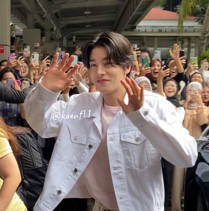 JAKE GANTENG BANGET😭

cr on pic
JAKE SPICES UP TRISAKTI 
#JAKE_IN_TRISAKTI #JAKE_IN_JAKELAND
#JAKE #ENHYPEN_JAKE #제이크 #엔하이픈_제이크