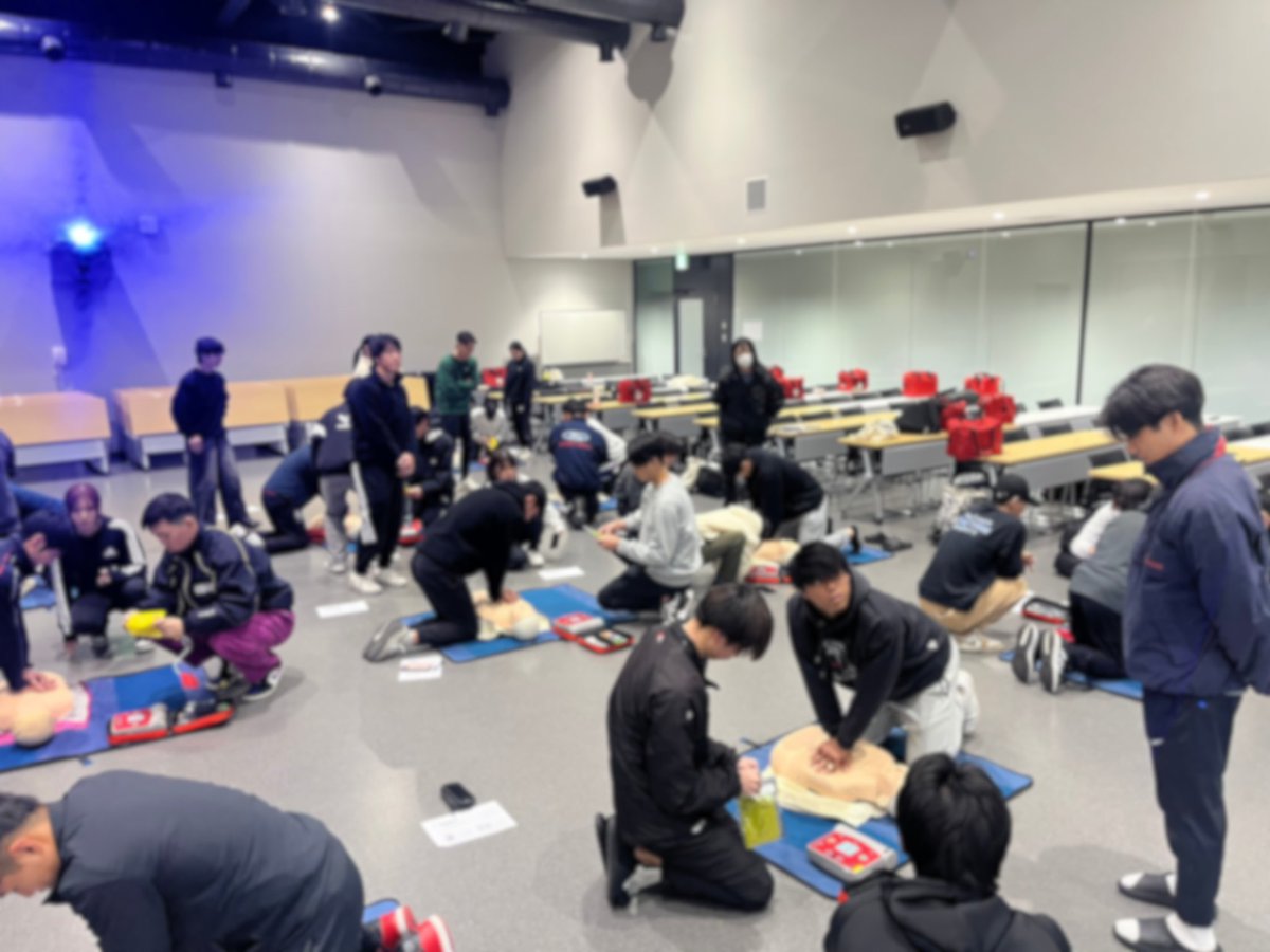 chukyoAT's tweet photo. 【安全講習会@中京大学】

体育会クラブ対象に「一次救命処置(BLS)」の安全講習会を開催しました。

内容は、BLSの必要性・実践 です。

いざと言う時に、仲間や知らない人の命を救うことができるように準備していきましょう！

 #中京大学
 #JSPO_AT
 #アスレティックトレーナー
 #一次救命処置
 #BLS https://t.co/VQIhKDTKbG